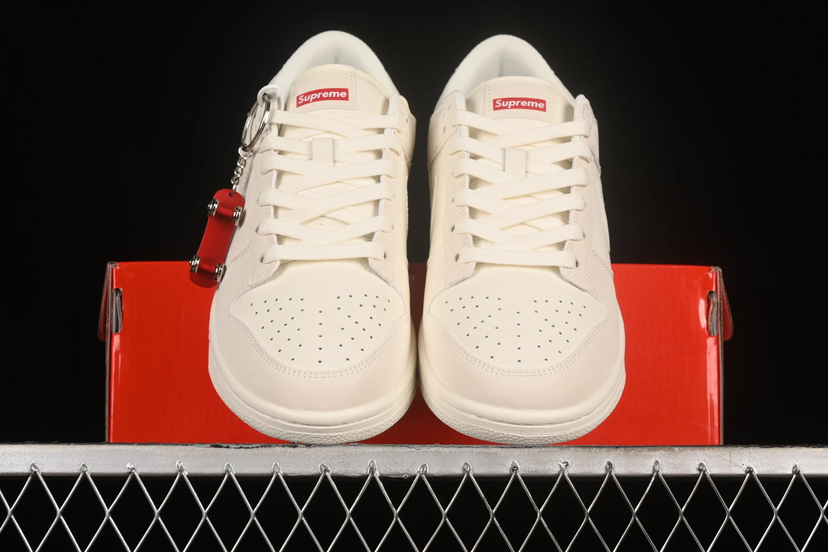 All Categories Nk SB Dunk Series Nk SB Dunk Low Low-top sneakers Supreme x Nk Dunk Low joint model-beige SB low-top casual sneakers FC1688-146